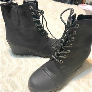 Esprit wedge Boots